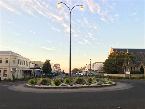 Hesse-St-Roundabout.jpg